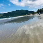 casa em Ubatuba à 100 metros da praia