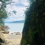 casa em Ubatuba à 100 metros da praia